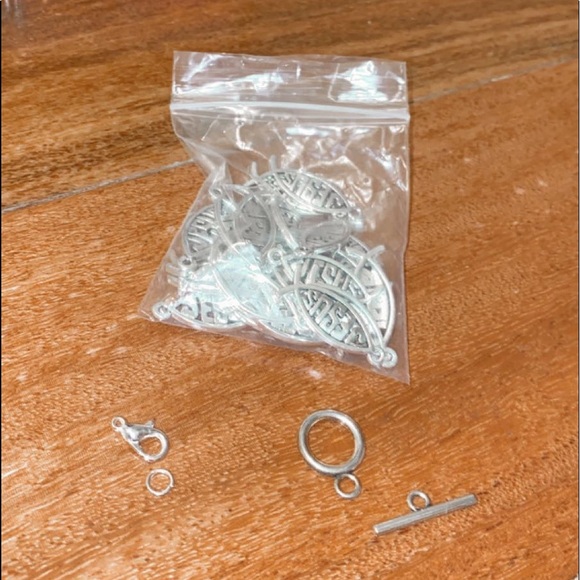 beaded anklets/bracelets! (without the charm!) - Picture 3 of 4